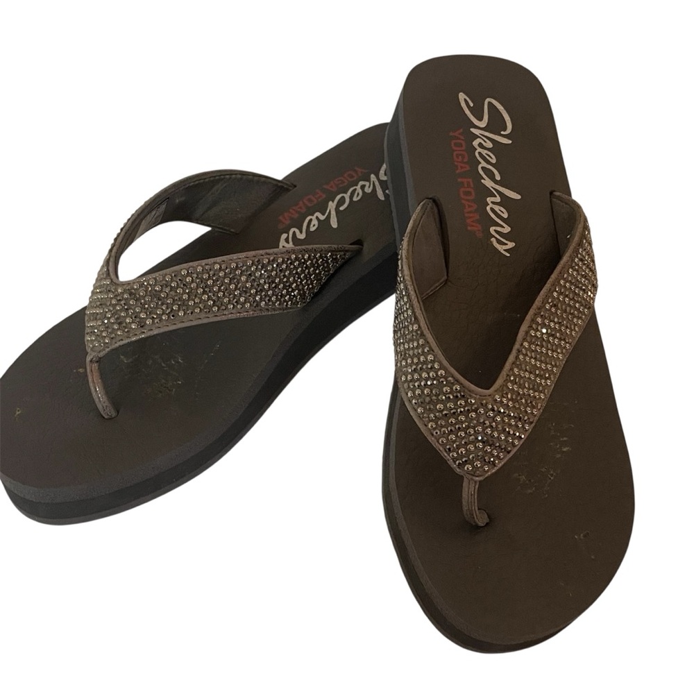 Skechers Women's Brown Embellished Sandals
Size‎ 8